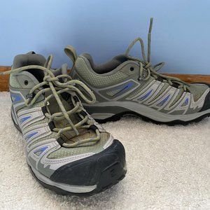 Women's Salomon X Ultra Hiking shoes SIZE 8